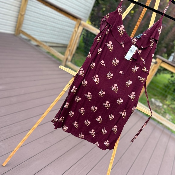 American Eagle Outfitters Dresses & Skirts - NWT- 💥American Eagle Outfitters dress. Delicate ruffle top, plum color Size L